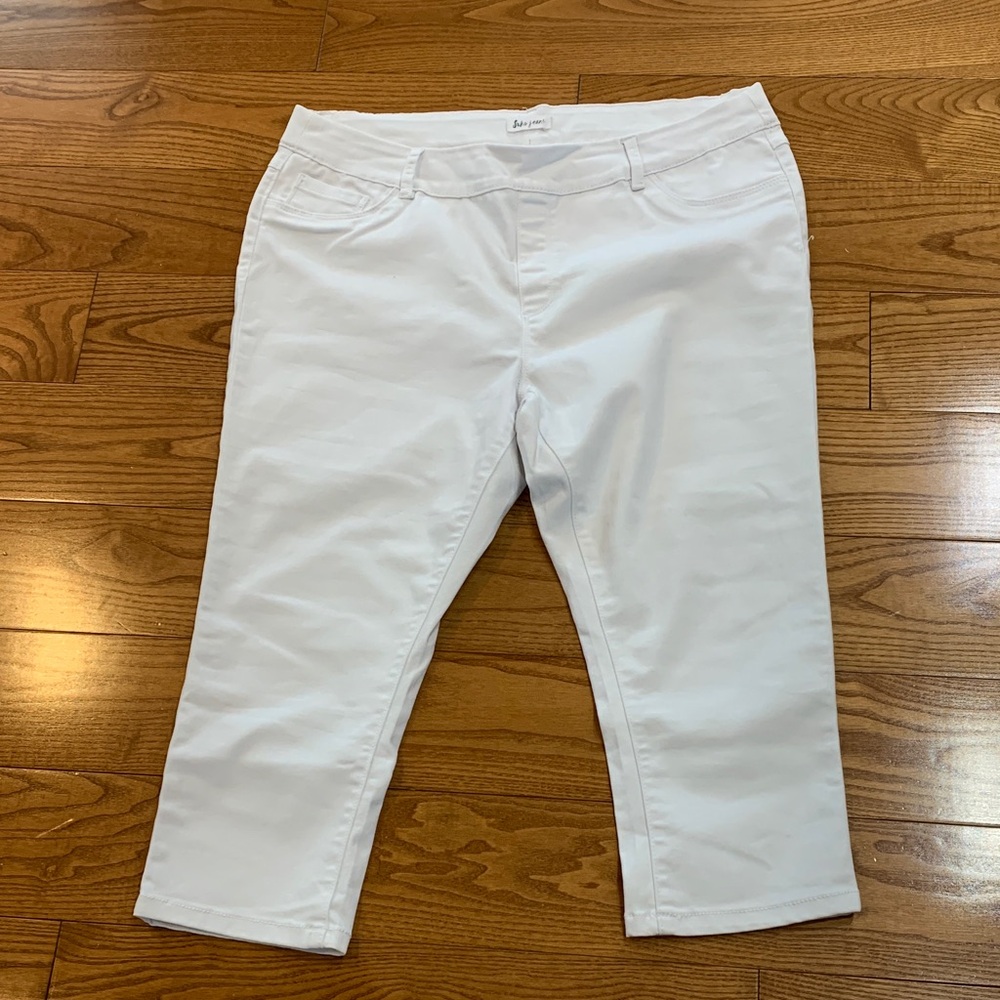 💛2/$20 White Women’s Stretch Capri Jeans Suki brand size 16
